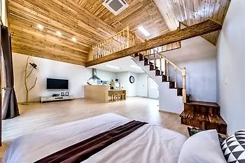 Brown Cabin 0*, Jeju South Korea